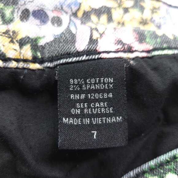 Disney Lilo Stitch Womens Jean Shorts 7 Hawaiian Low Rise Stretch Raw Hem Junior - Picture 6 of 6